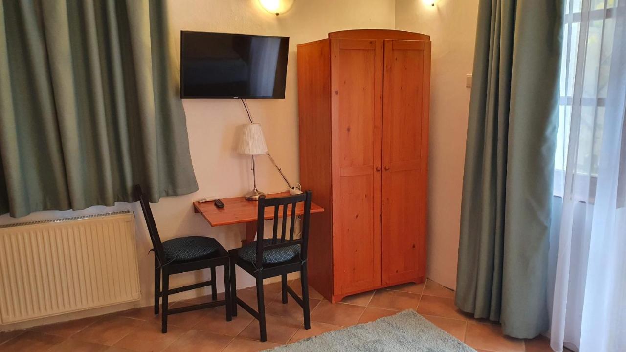 Palantir Panzio Bed and Breakfast Miskolc Exteriör bild