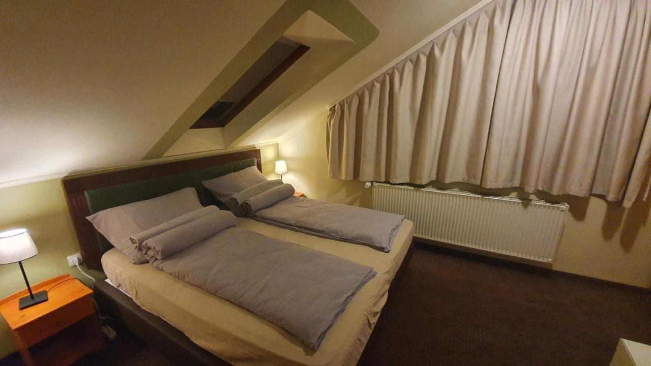 Palantir Panzio Bed and Breakfast Miskolc Exteriör bild
