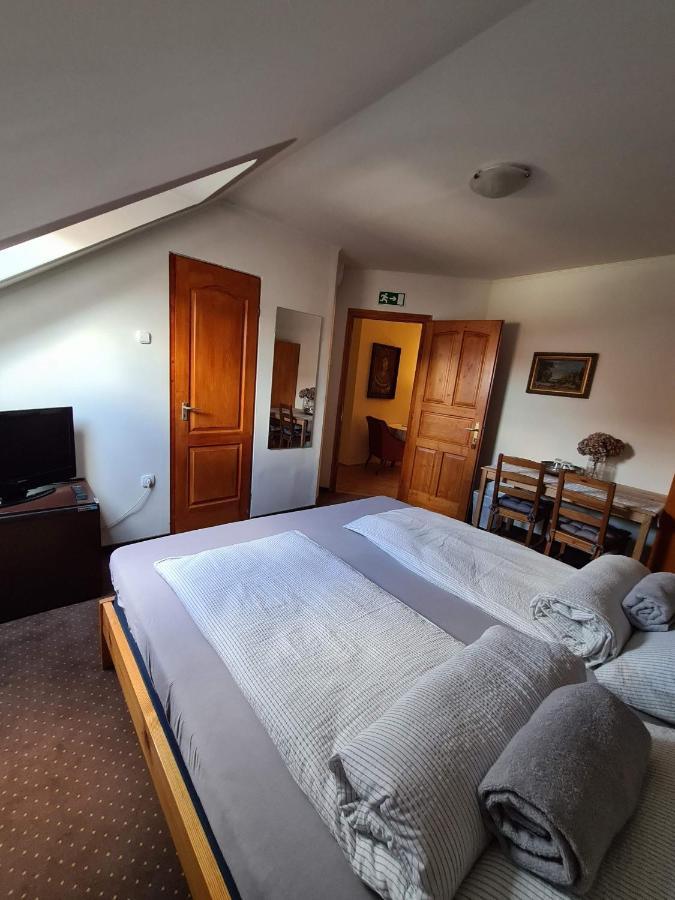 Palantir Panzio Bed and Breakfast Miskolc Exteriör bild